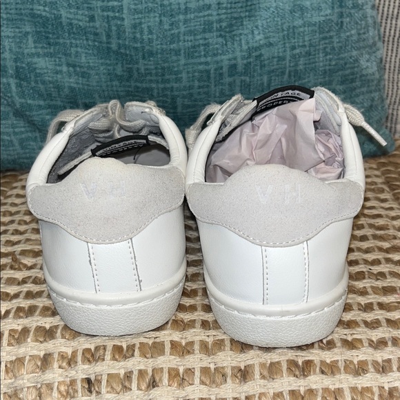 Vintage Havana White and Silver Sneakers - Picture 3 of 12